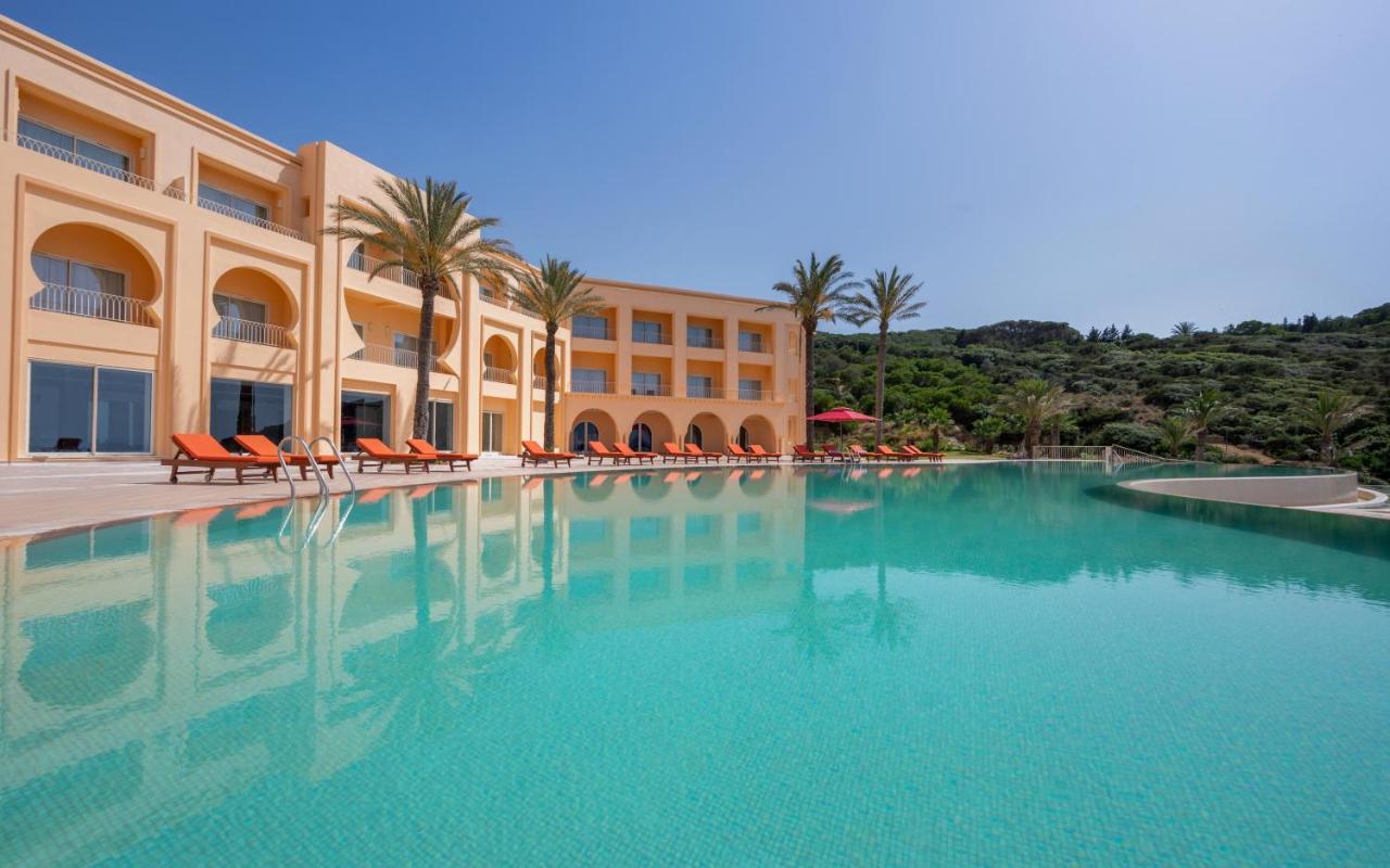 Royal Tulip Korbous Bay Thalasso & Springs (Adults Only) Qorbu Extérieur photo The swimming pool at the hotel