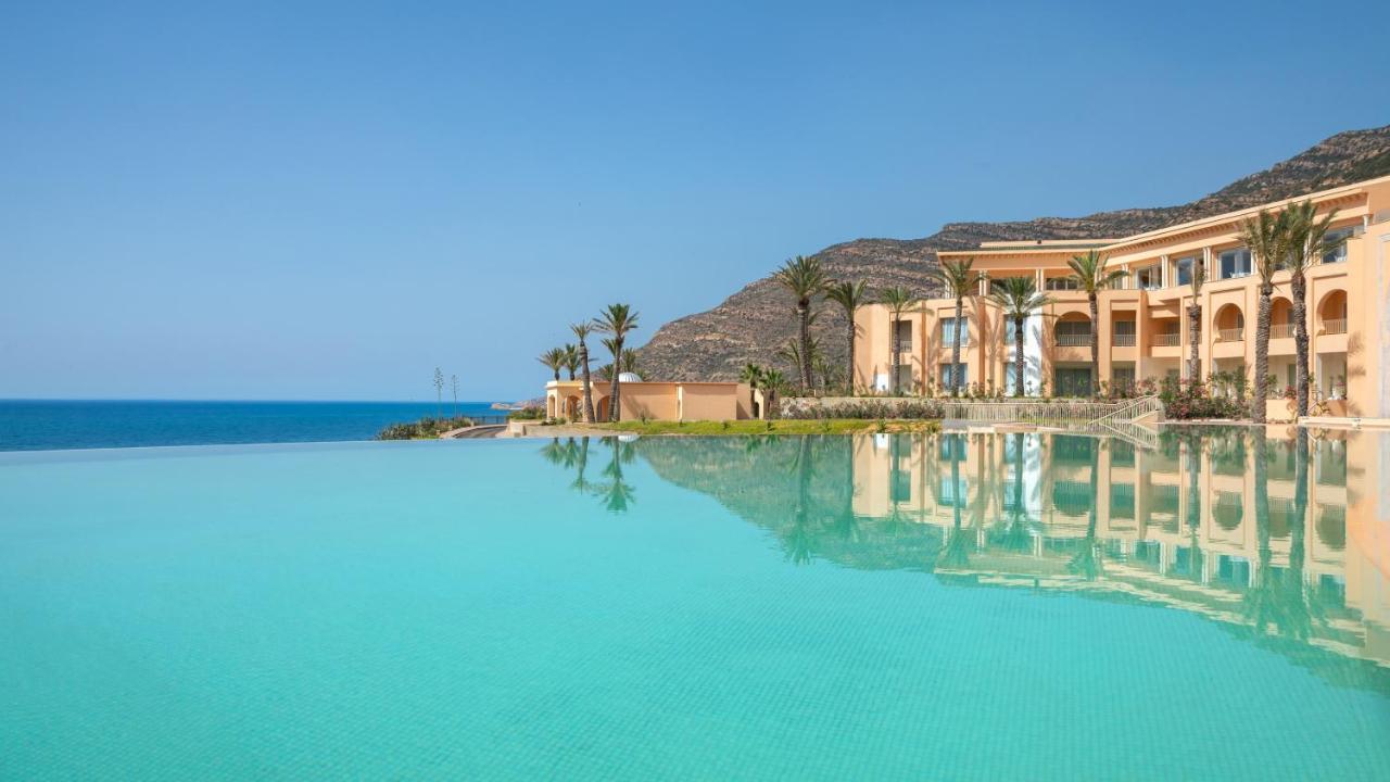 Royal Tulip Korbous Bay Thalasso & Springs (Adults Only) Qorbu Extérieur photo The resort's infinity pool