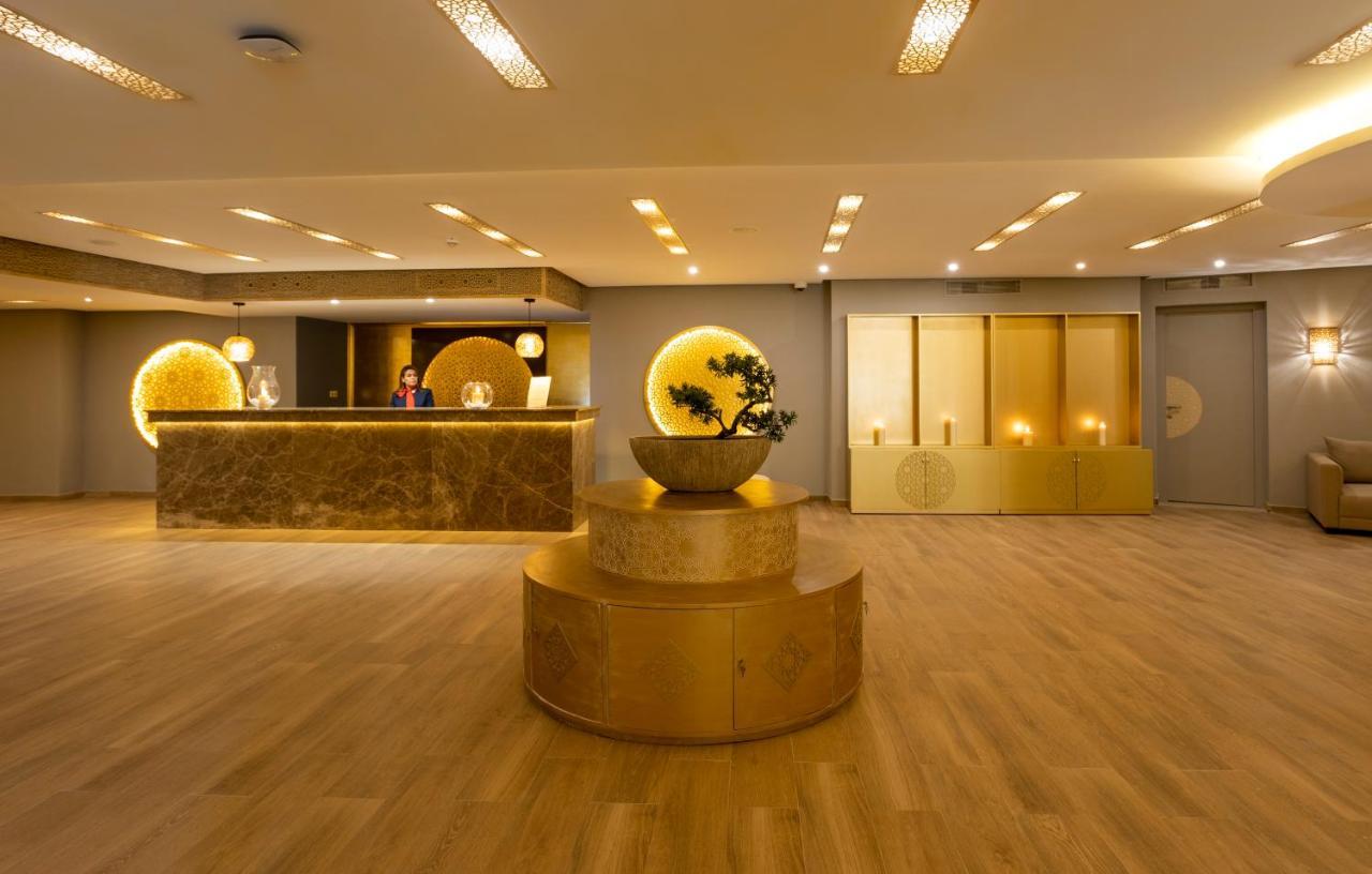 Royal Tulip Korbous Bay Thalasso & Springs (Adults Only) Qorbu Extérieur photo The reception area of the lounge