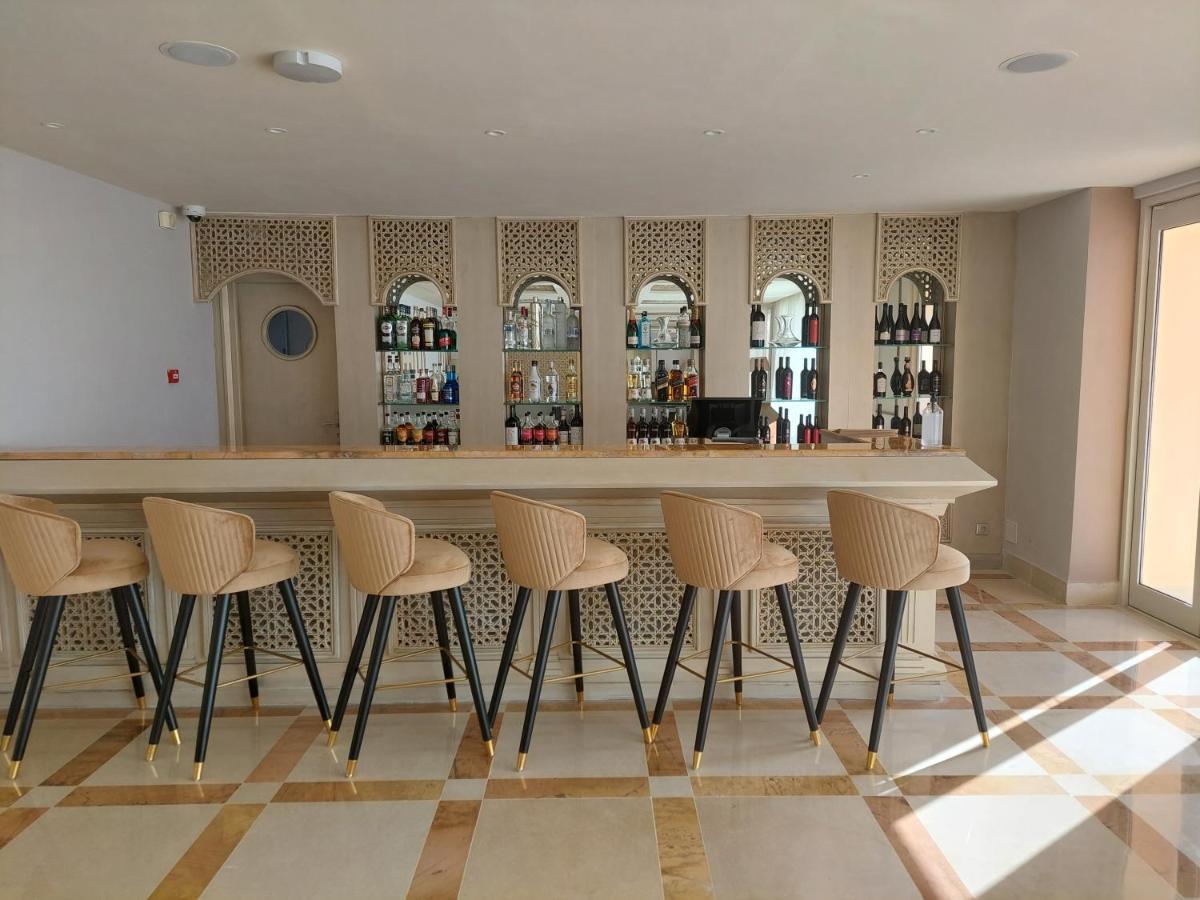 Royal Tulip Korbous Bay Thalasso & Springs (Adults Only) Qorbu Extérieur photo The bar at the hotel