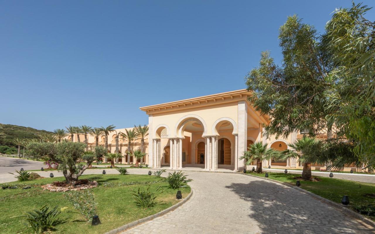 Royal Tulip Korbous Bay Thalasso & Springs (Adults Only) Qorbu Extérieur photo Entrance of the hotel
