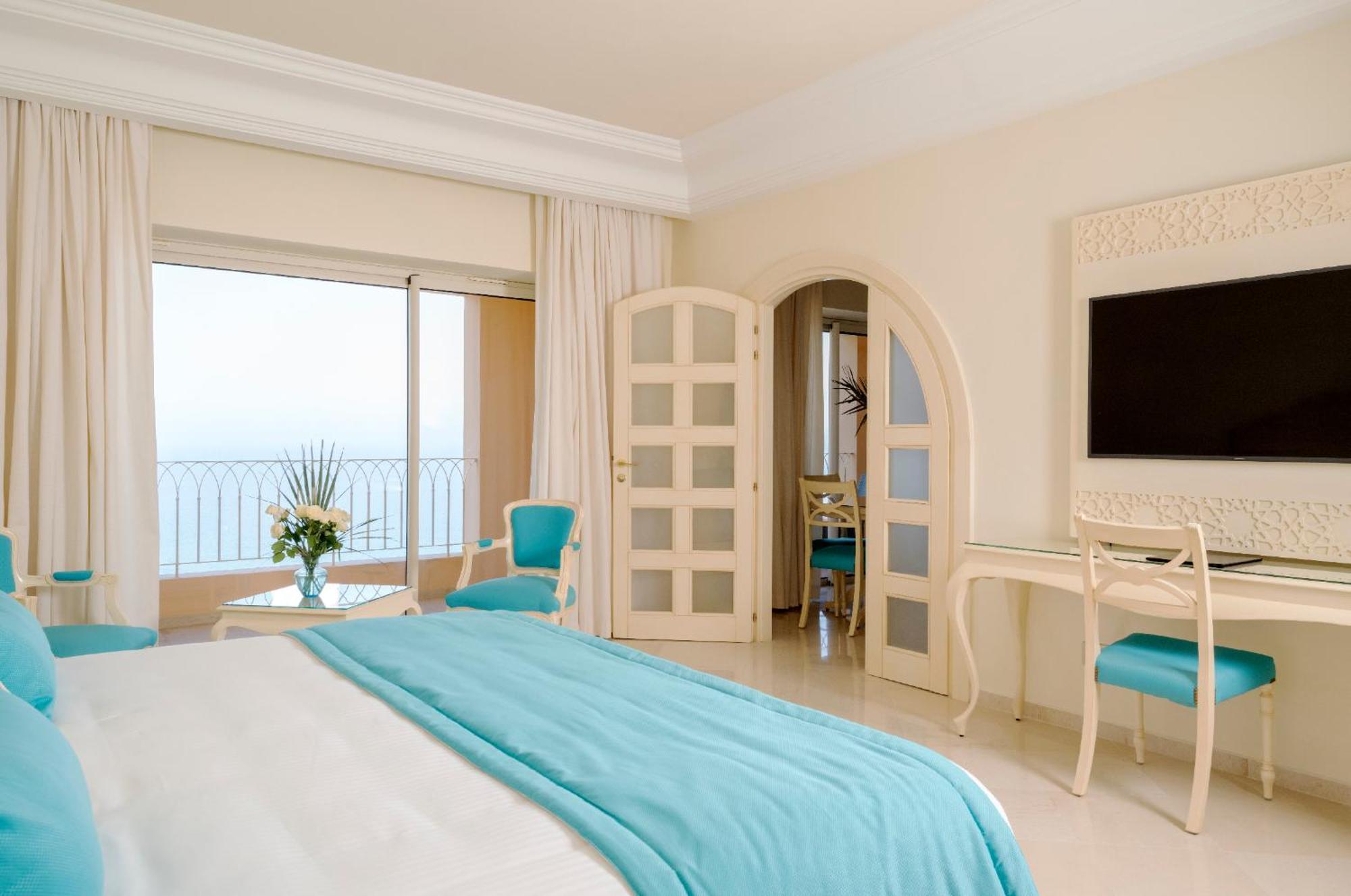 Royal Tulip Korbous Bay Thalasso & Springs (Adults Only) Qorbu Extérieur photo A room at the hotel