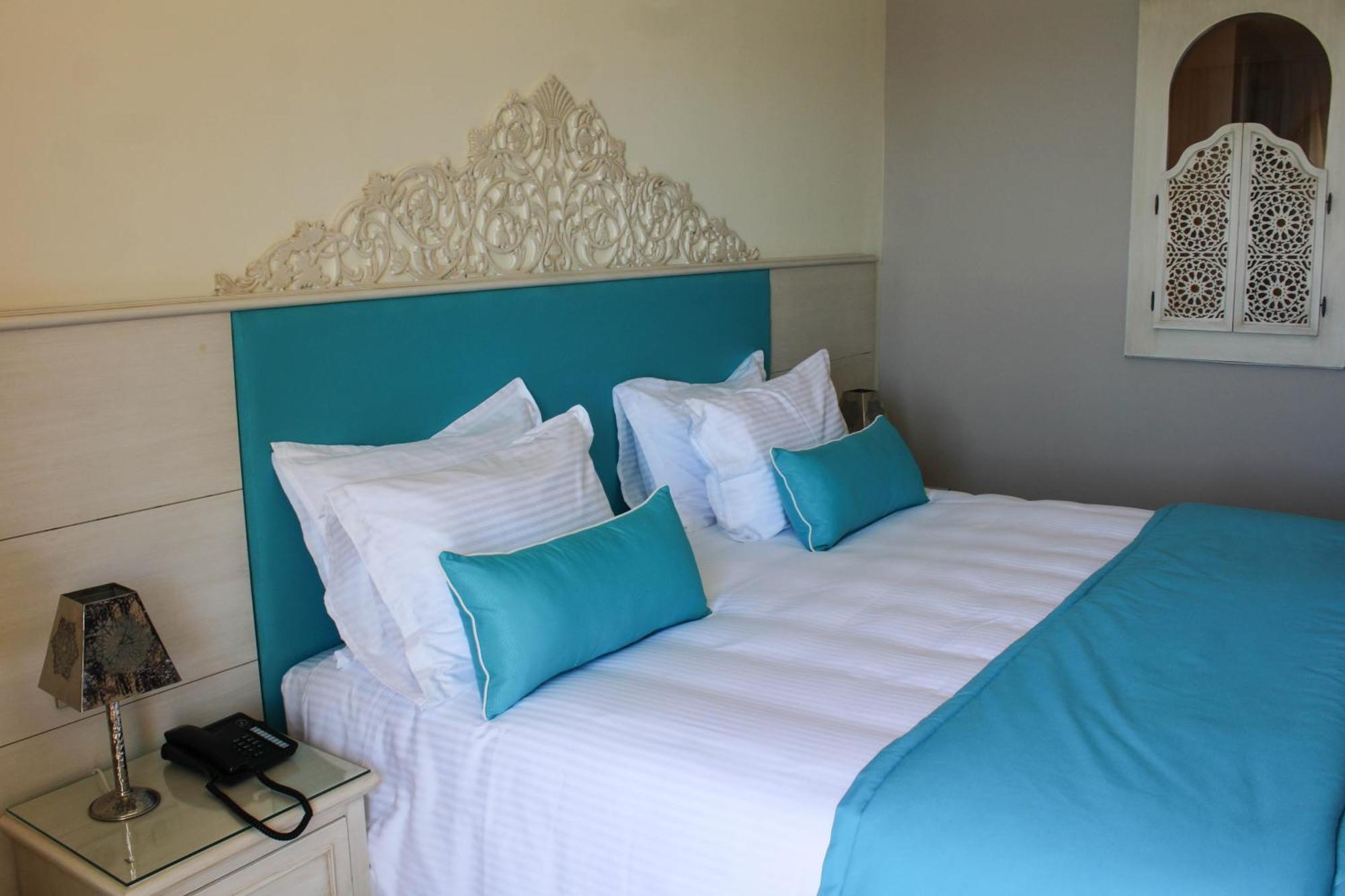 Royal Tulip Korbous Bay Thalasso & Springs (Adults Only) Qorbu Extérieur photo A bed