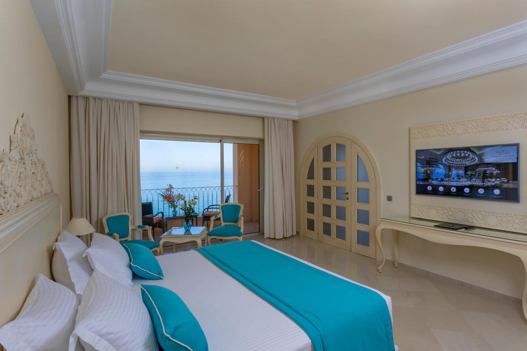 Royal Tulip Korbous Bay Thalasso & Springs (Adults Only) Qorbu Extérieur photo A room at the hotel