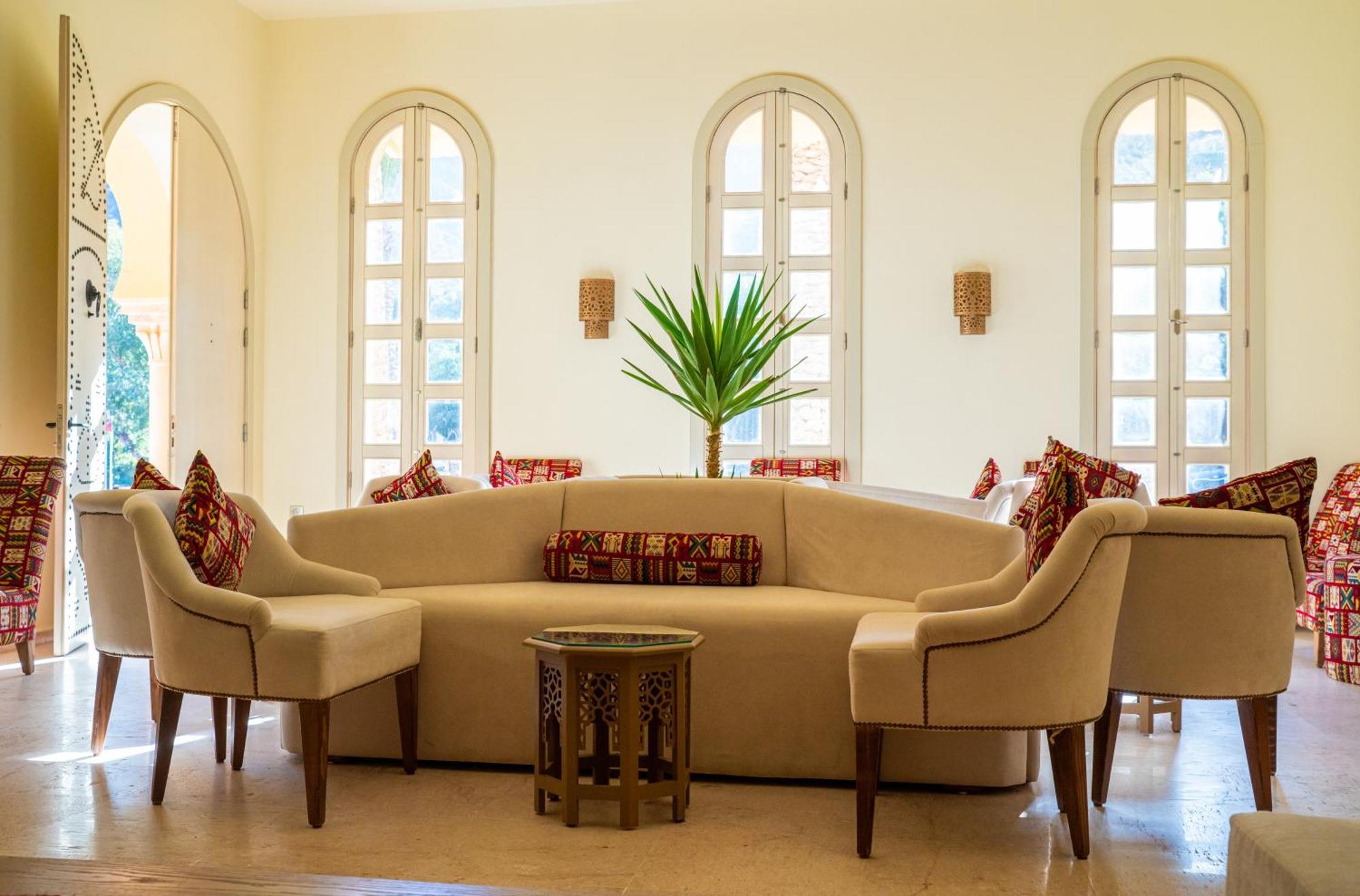 Royal Tulip Korbous Bay Thalasso & Springs (Adults Only) Qorbu Extérieur photo The interior of the hotel