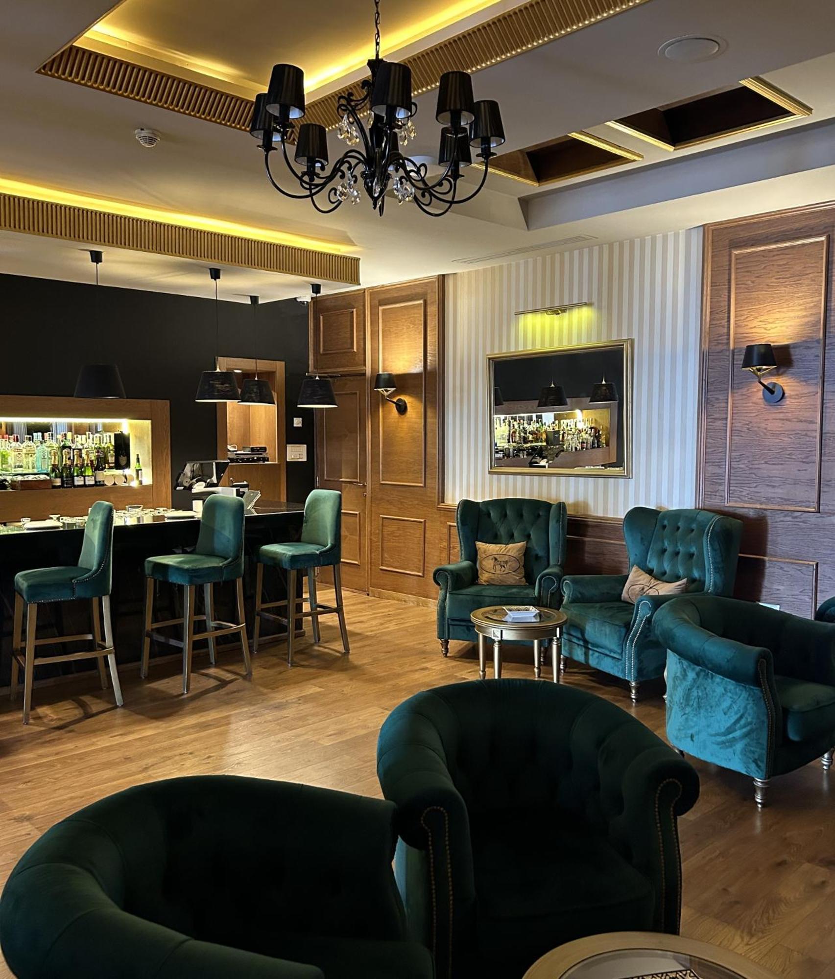 Royal Tulip Korbous Bay Thalasso & Springs (Adults Only) Qorbu Extérieur photo The interior of the lounge