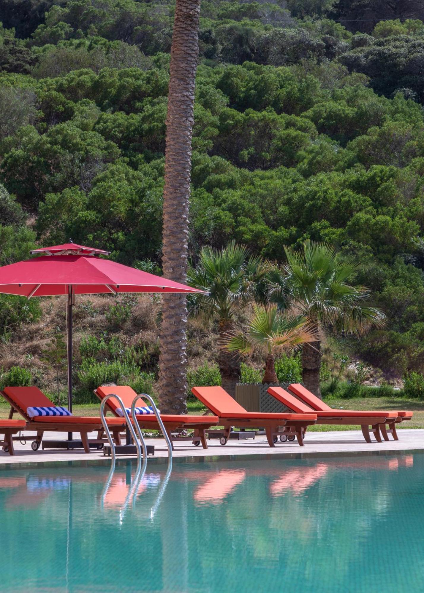 Royal Tulip Korbous Bay Thalasso & Springs (Adults Only) Qorbu Extérieur photo A poolside umbrella