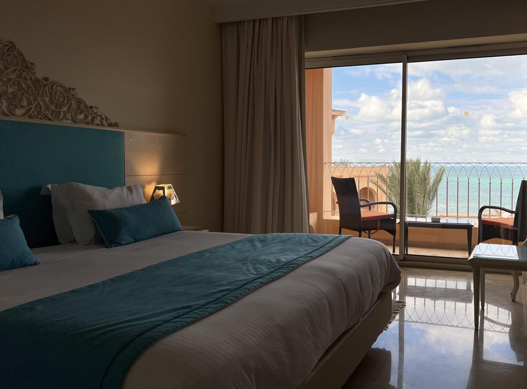 Royal Tulip Korbous Bay Thalasso & Springs (Adults Only) Qorbu Extérieur photo A room at Iberostar Grand Hotel Bávaro