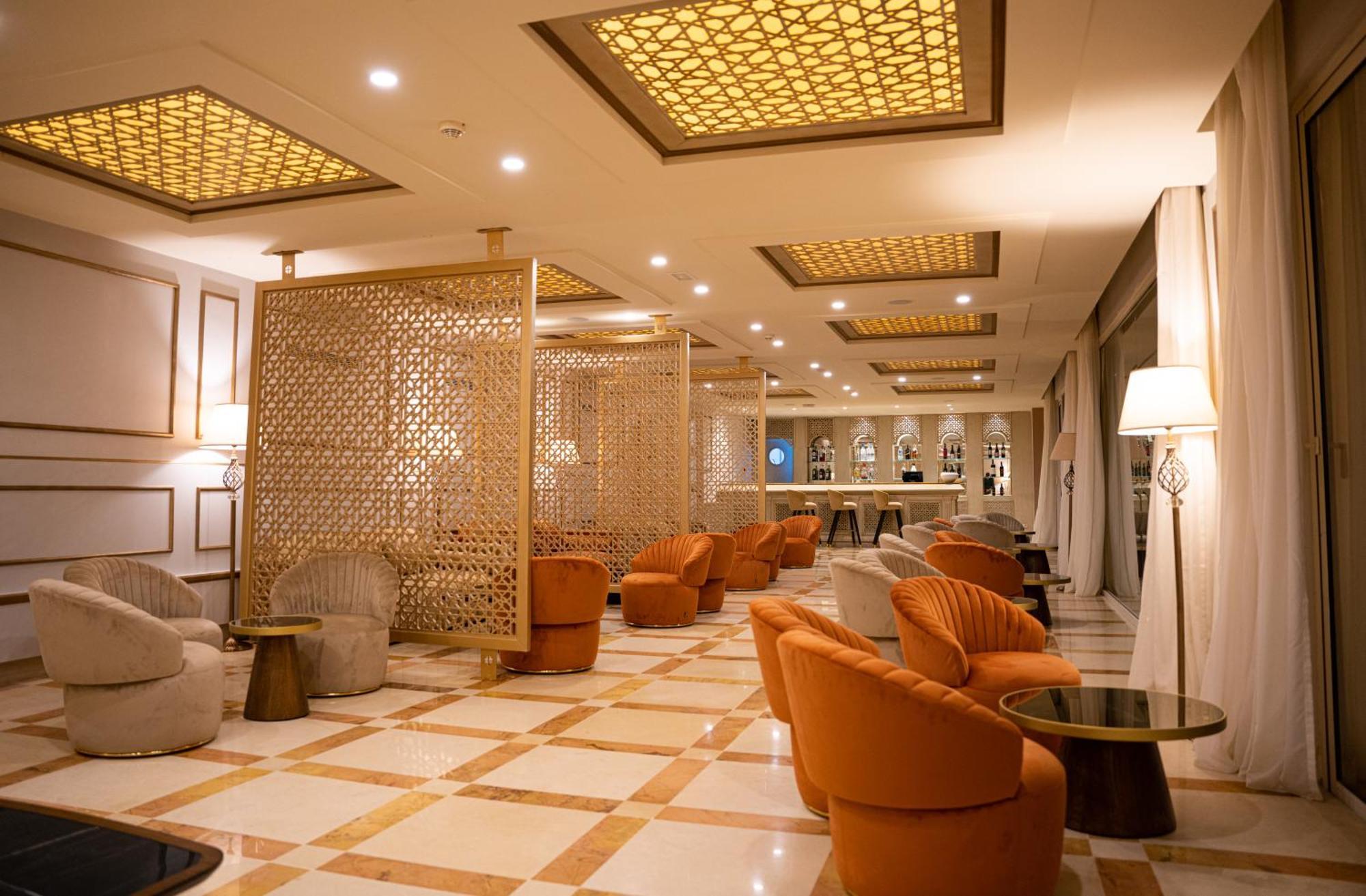 Royal Tulip Korbous Bay Thalasso & Springs (Adults Only) Qorbu Extérieur photo The lounge at the airport