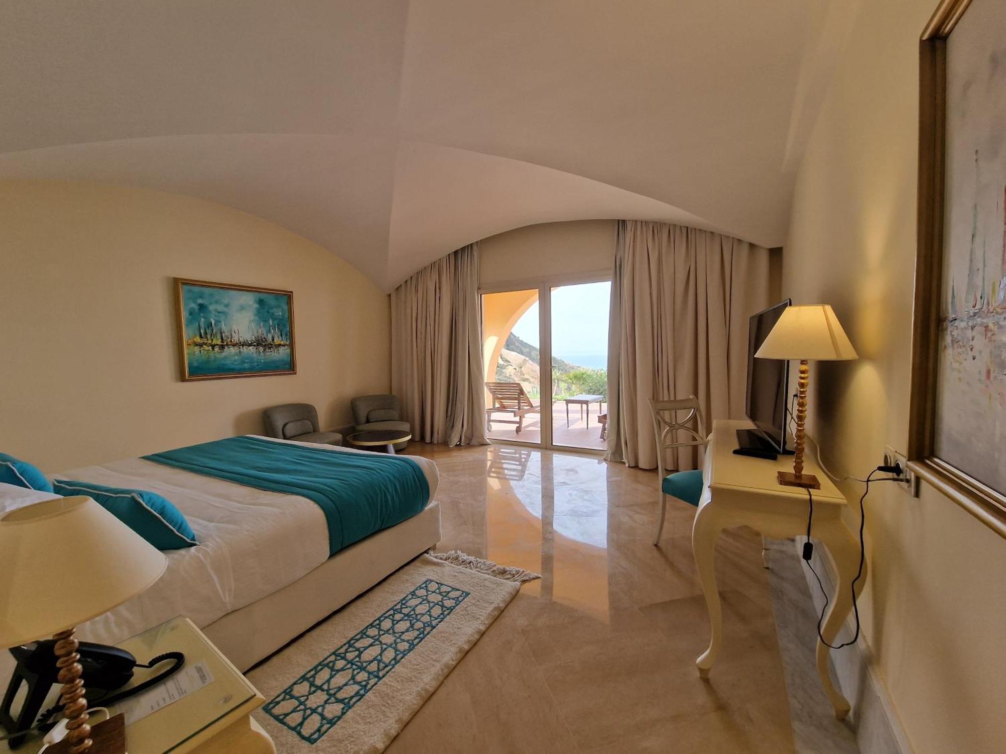 Royal Tulip Korbous Bay Thalasso & Springs (Adults Only) Qorbu Extérieur photo A room at the Hilton Sharm El Sheikh