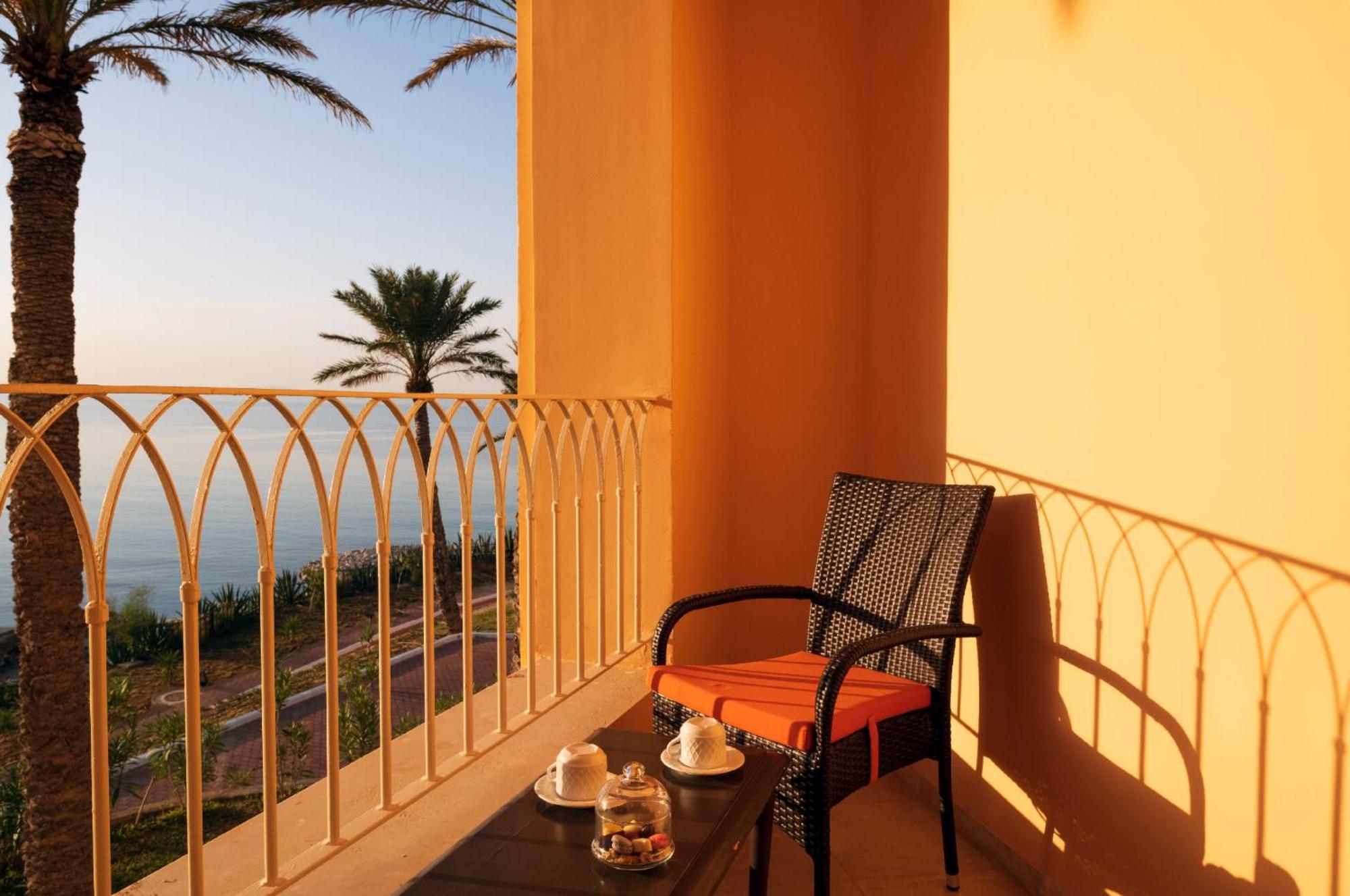 Royal Tulip Korbous Bay Thalasso & Springs (Adults Only) Qorbu Extérieur photo